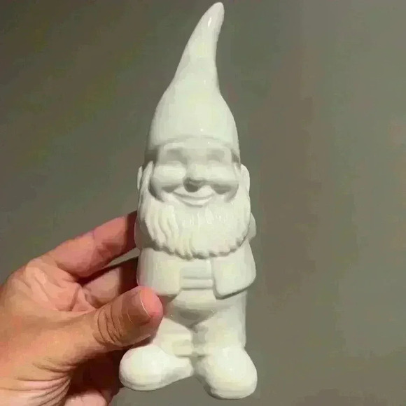 Adorable ceramic gnome-decor - Picture 1 of 4